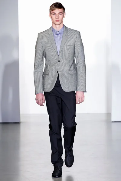 Look 16